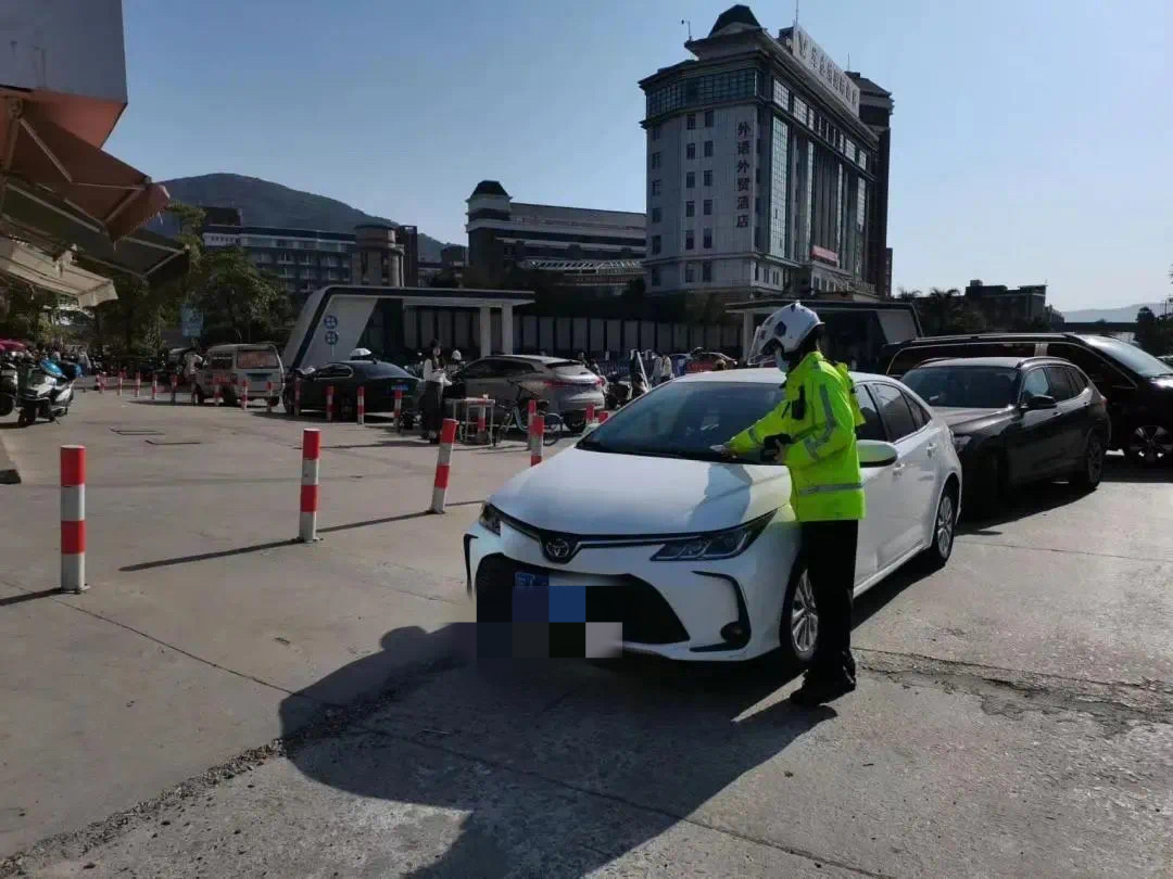 民聲零距離 ||這所學(xué)校周邊停車難！看長樂如何緩解！