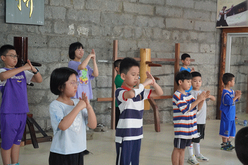 “武館”開在家門口，“功夫小子”超有范！