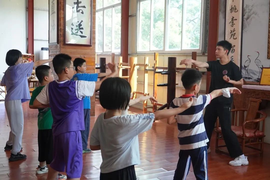 “武館”開在家門口，“功夫小子”超有范！