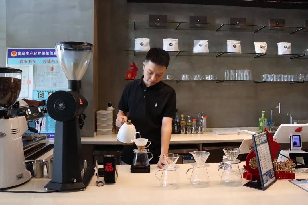 “海歸”下鄉(xiāng)！一起聽樹葡萄汁背后的故事......