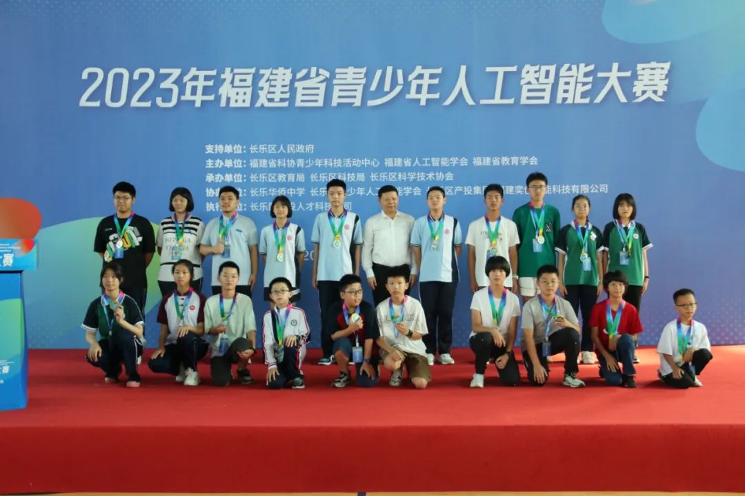 戰(zhàn)績輝煌！243名選手決戰(zhàn)僑中