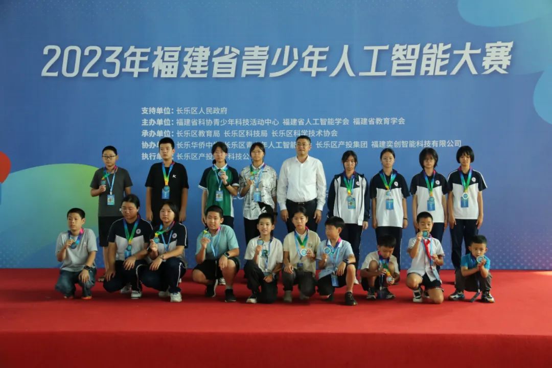 戰(zhàn)績輝煌！243名選手決戰(zhàn)僑中