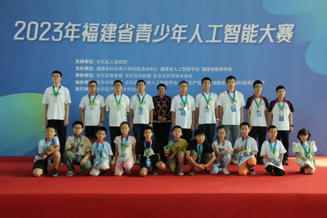 戰(zhàn)績輝煌！243名選手決戰(zhàn)僑中