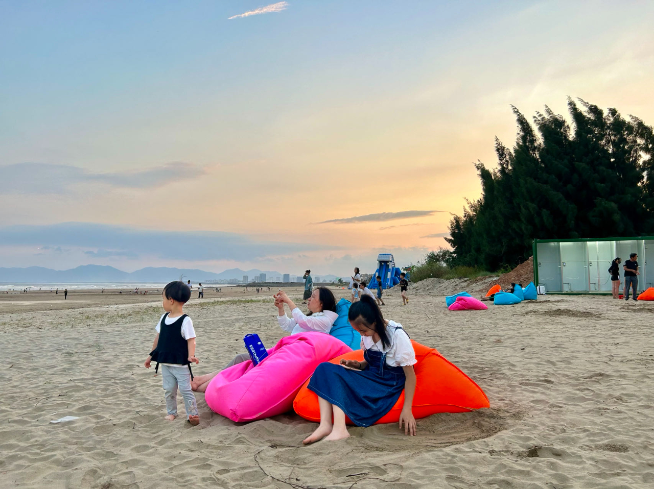 海灘夜市你逛過(guò)嗎？來(lái)長(zhǎng)樂(lè)這里！嗨吃嗨玩歡樂(lè)不斷……