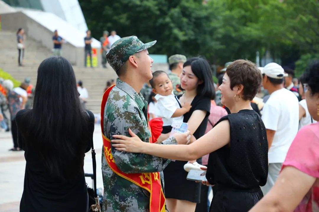 出征！長樂百名熱血男兒奔赴軍營！