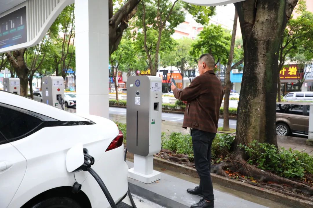 低至0.15元/度電，還能免費(fèi)停車！長樂城區(qū)這個超充站投用