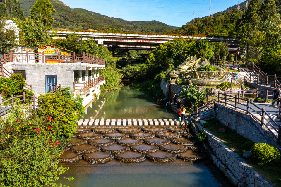 長樂：藍(lán)天映城 碧水繞城 青山環(huán)城
