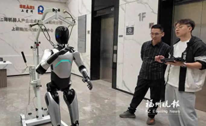 驚呆！醫(yī)療機器人如何在長樂 “備考上崗”？記者帶你揭秘→