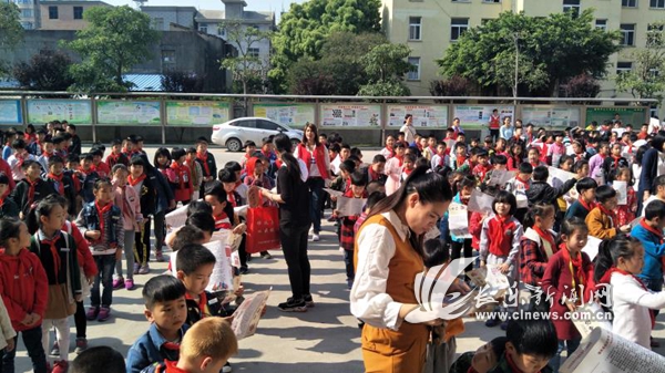 移風(fēng)易俗宣傳勸導(dǎo)服務(wù)隊(duì)文武砂分隊(duì)開展移風(fēng)易俗入校園.jpg