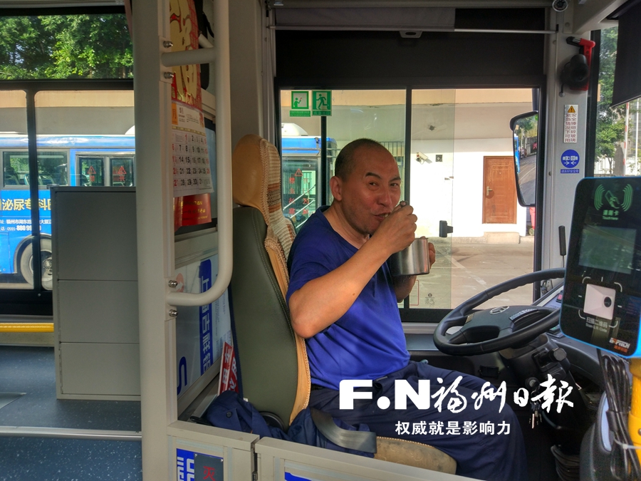 “高辛”卻難高薪 福州公交“司機(jī)荒”
