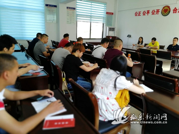 吳航司法所召開街道人民調(diào)解員暨普法宣傳員培訓(xùn)會圖片.jpg
