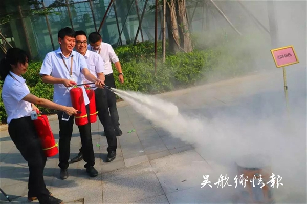 3版邊1條中國東南大數(shù)據(jù)產(chǎn)業(yè)園區(qū)開展消防應(yīng)急演練（無文字說明）.jpg