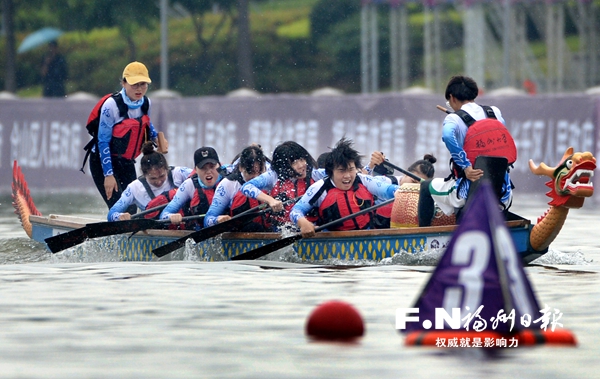 省運(yùn)會龍舟賽場刮起“榕卷風(fēng)”　福州包攬12金