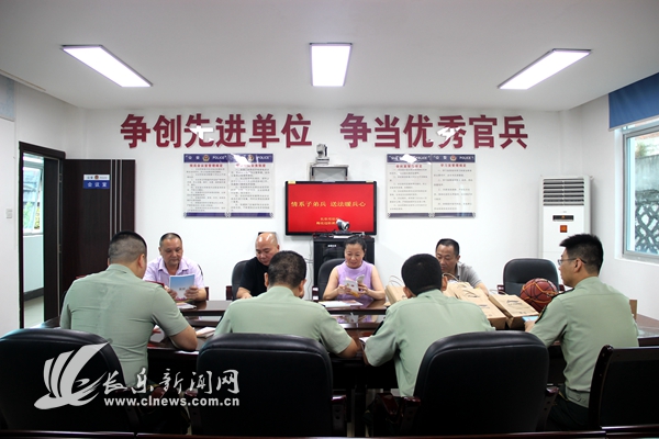福州市長(zhǎng)樂區(qū)司法局開展“情系子弟兵 送法暖兵心”法治宣傳暨慰問活動(dòng)圖片1.JPG