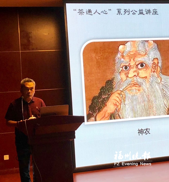 茶學專家?guī)忻瘛巴庑锌撮T道” 講述“白茶江湖”
