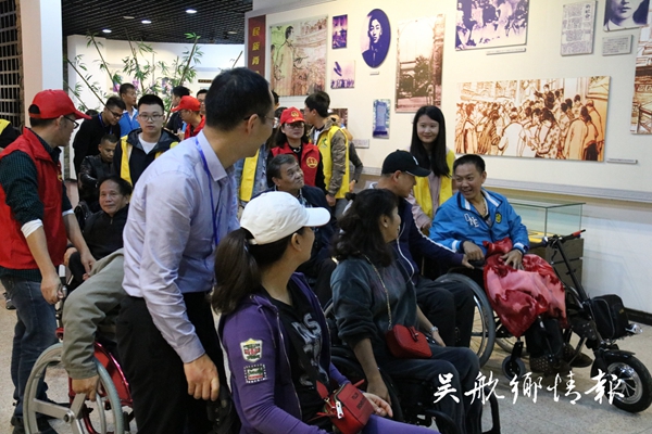 3版4條區(qū)科技文體局開展微愛傳遞關愛殘疾人活動（無文字說明）.jpg