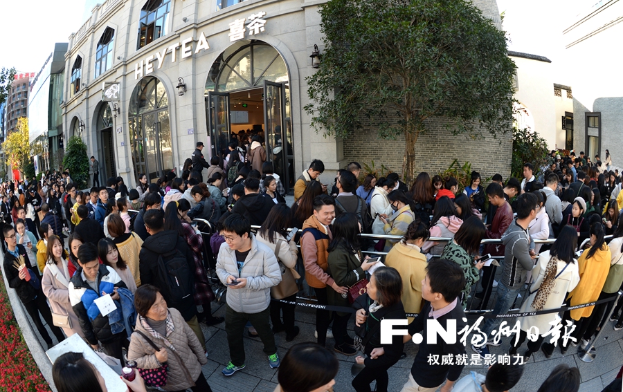 傳統(tǒng)牽手時(shí)尚 東街口再立“潮”頭