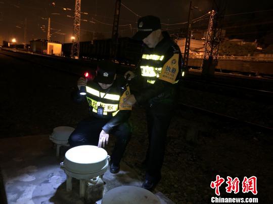 春節(jié)假期福州鐵路警方查獲網上在逃人員50余名