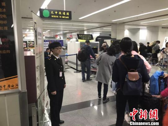 福州長樂機場海關(guān)春運查獲日幣1090萬元