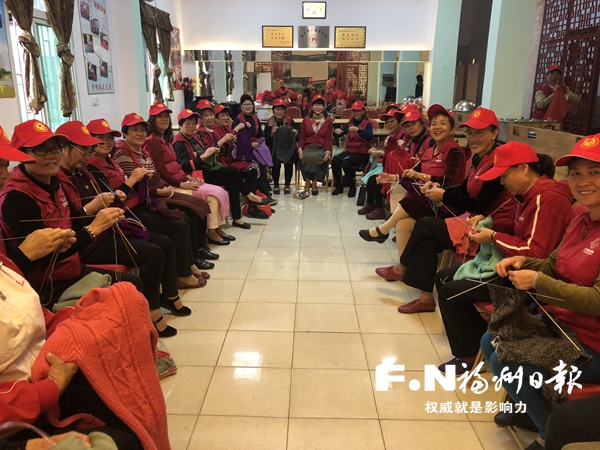 巾幗志愿者常年活躍在學(xué)雷鋒一線