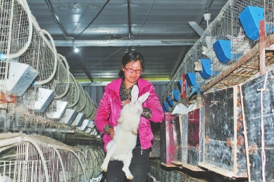 脫貧奔小康，決不能忘了老區(qū)蘇區(qū)人民