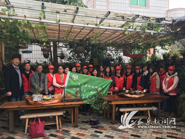 航城司法所開展“我愛我家 美麗庭院 巾幗先行”志愿者服務(wù)活動圖片1.jpg