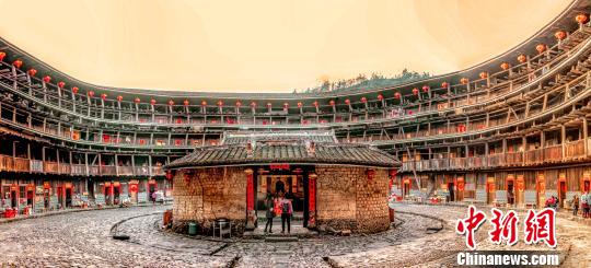 當(dāng)福建土樓邂逅時(shí)尚大秀　感受中國(guó)旅游文化盛典