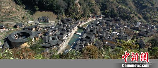 當(dāng)福建土樓邂逅時(shí)尚大秀　感受中國(guó)旅游文化盛典