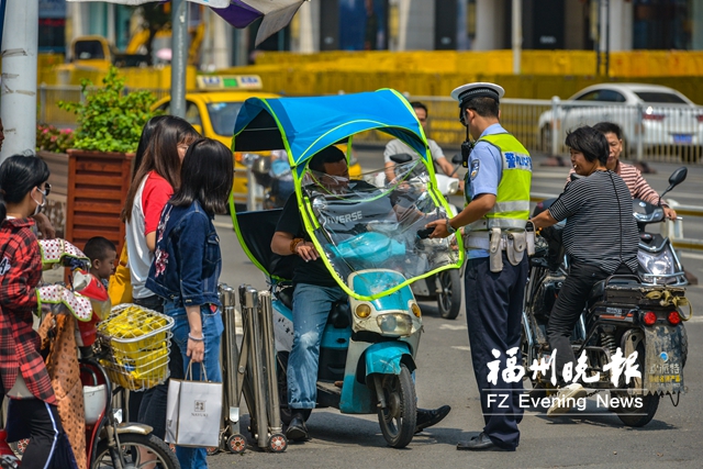 福州交警嚴(yán)查電動(dòng)車交通違法　不按道行駛占多數(shù)