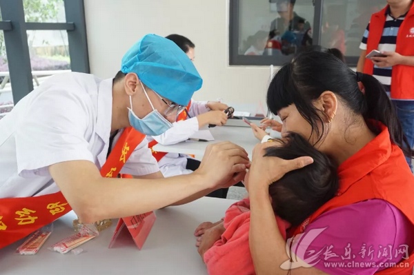 區(qū)婦幼保健院開展義診獻(xiàn)愛心活動